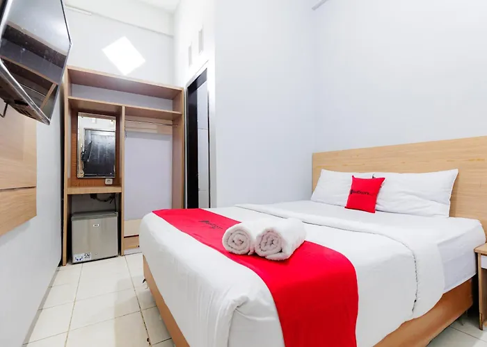 Reddoorz Plus Near Malang Town Square